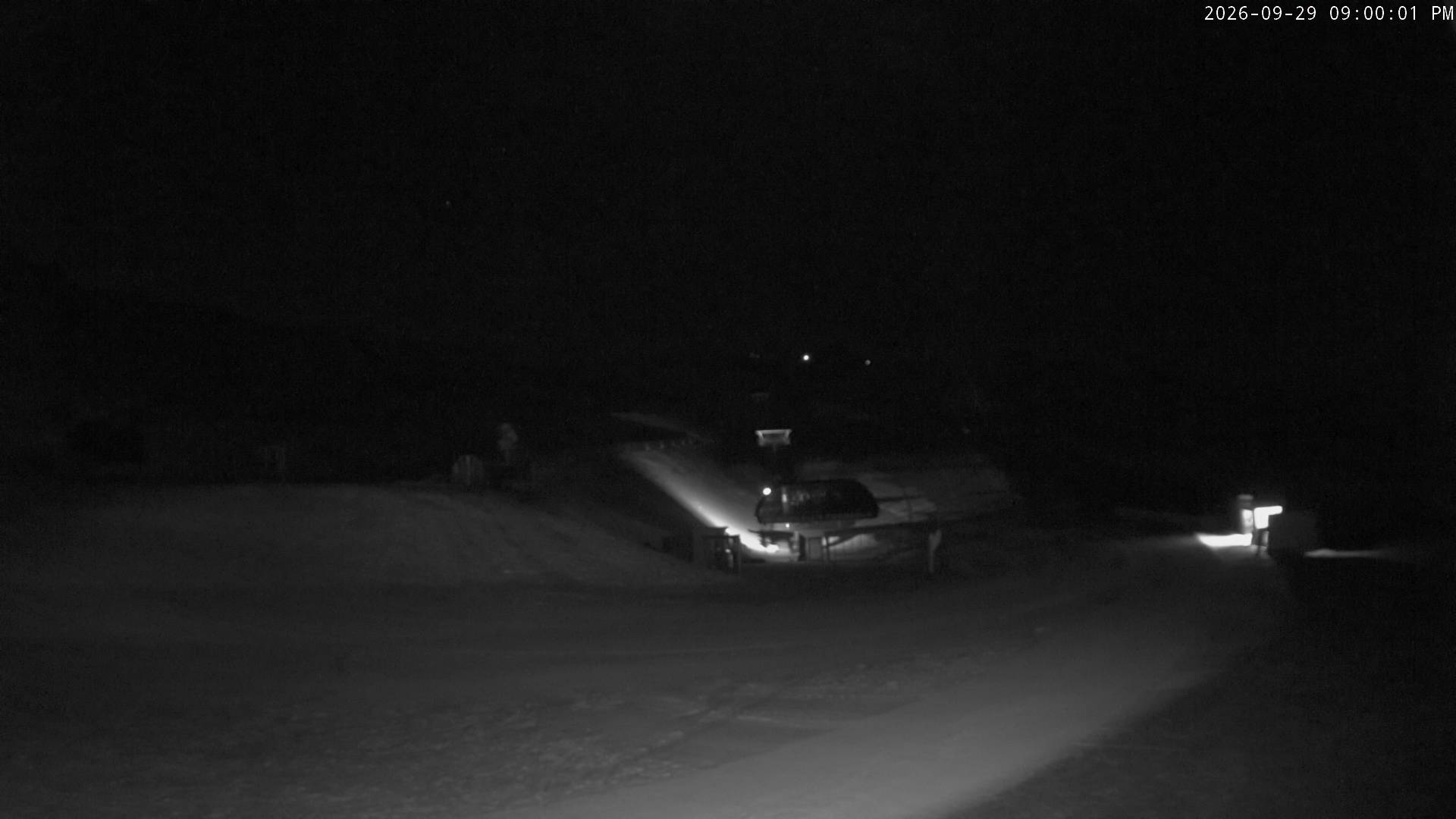 Cardrona Alpine Resort Main Basin snow cam captured at 29 September 2026 at 9:07 pm NZDT