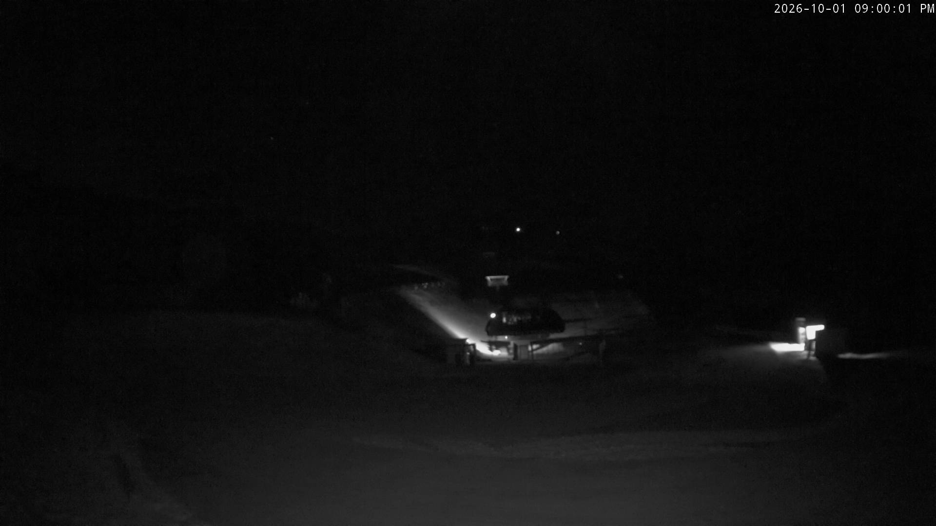 Cardrona Alpine Resort Main Basin snow cam captured at 1 October 2026 at 9:10 pm NZDT