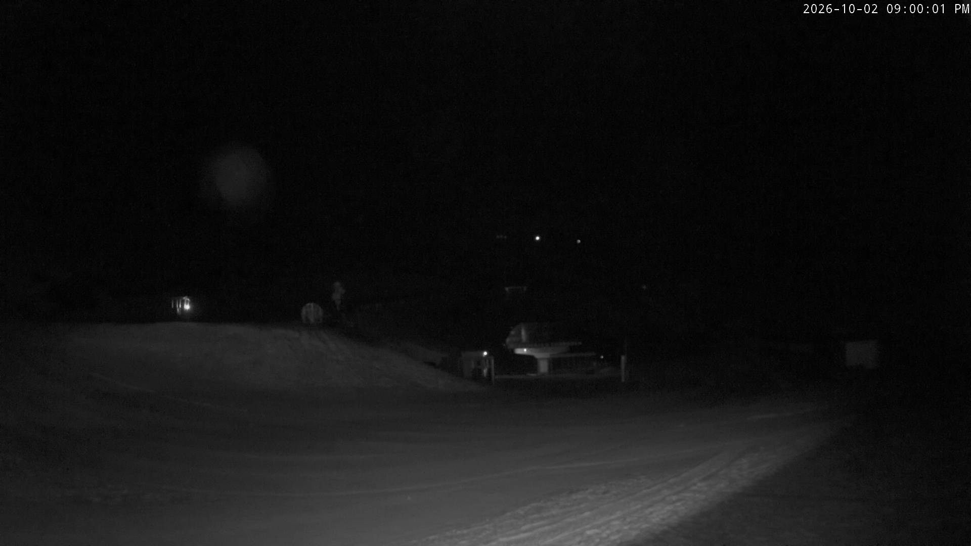 Cardrona Alpine Resort Main Basin snow cam captured at 2 October 2026 at 9:00 pm NZDT