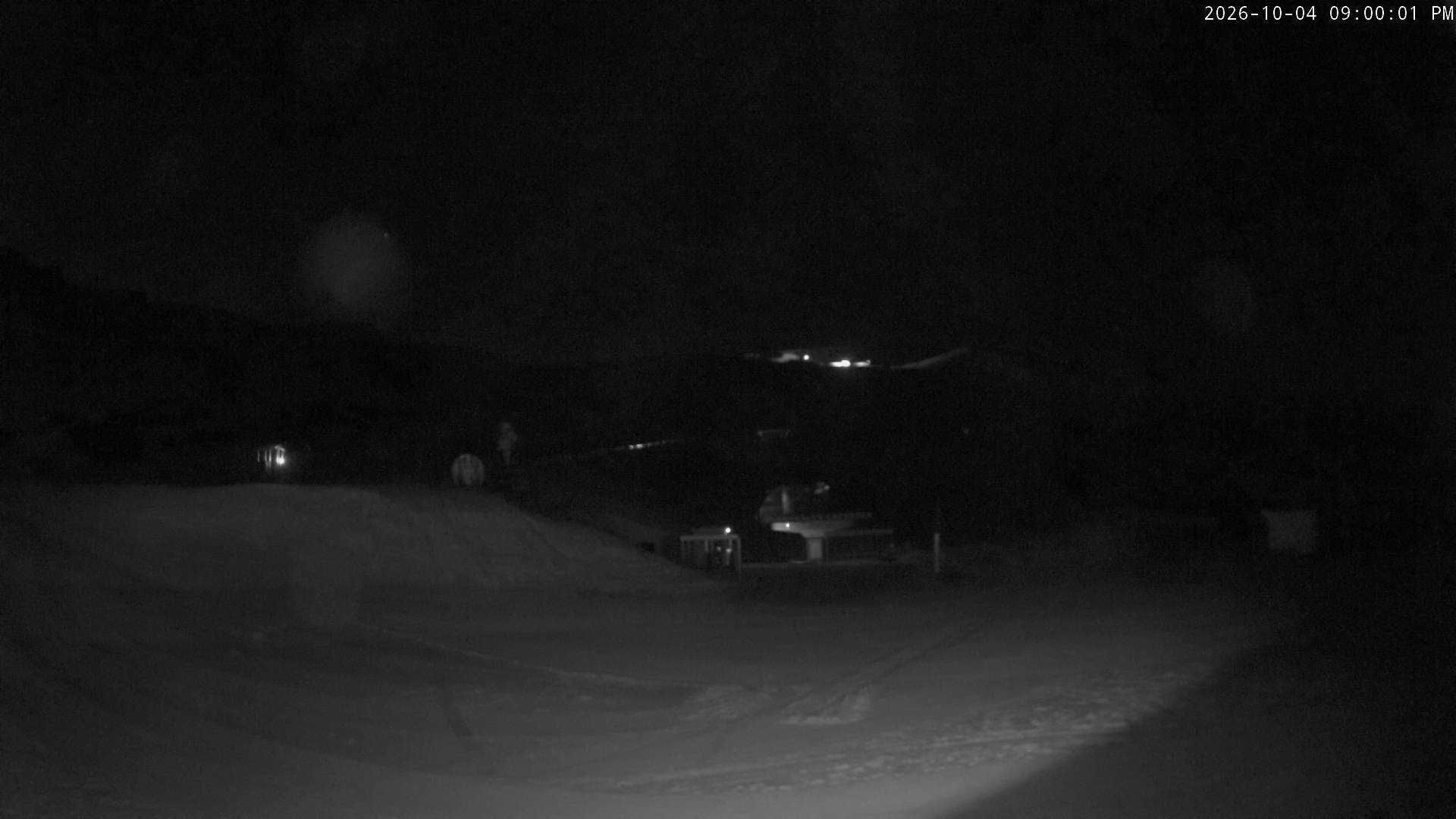 Cardrona Alpine Resort Main Basin snow cam captured at 4 October 2026 at 9:02 pm NZDT