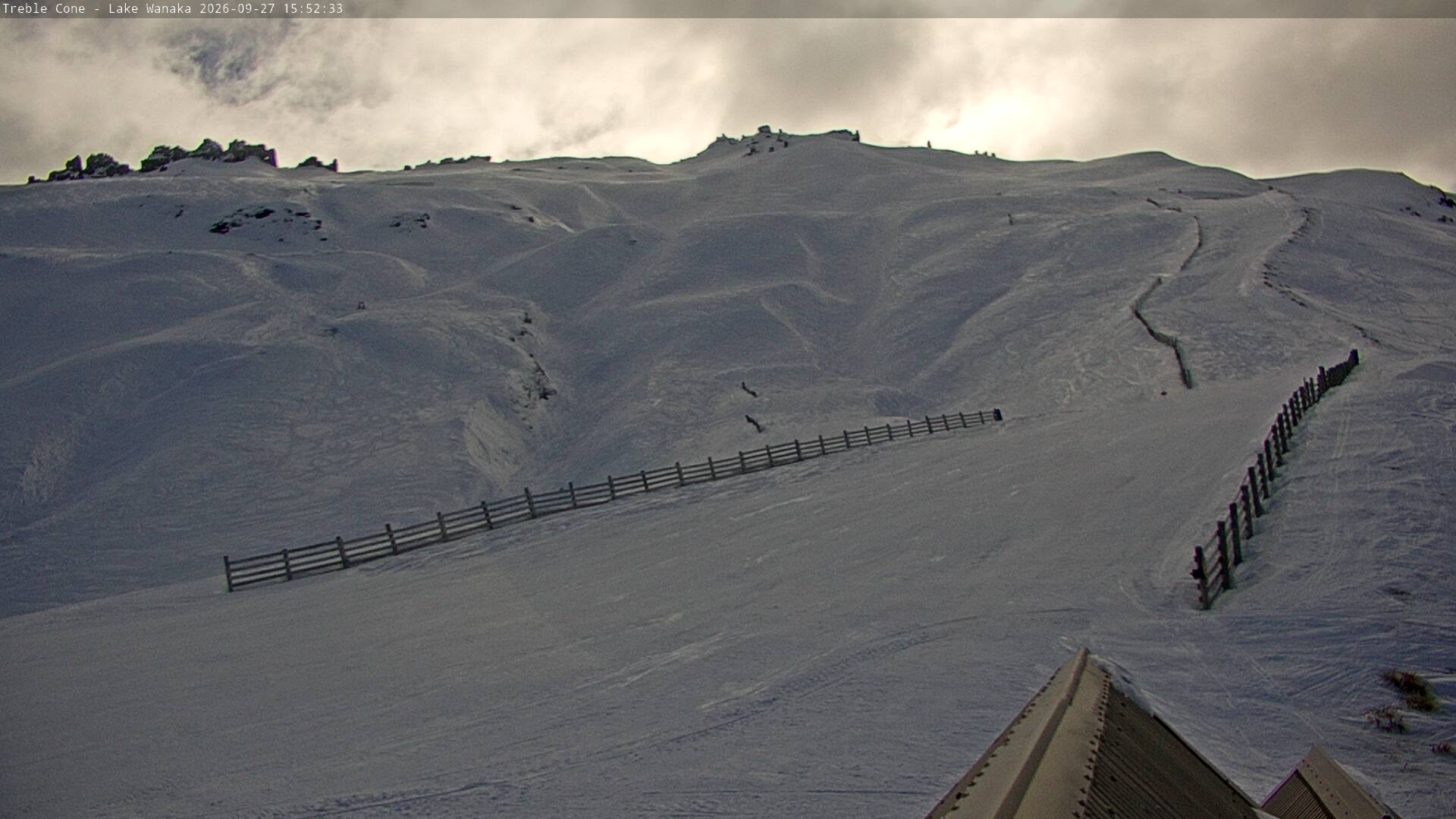 Treble Cone Saddle Basin snow cam captured at 27 September 2026 at 4:38 pm NZDT