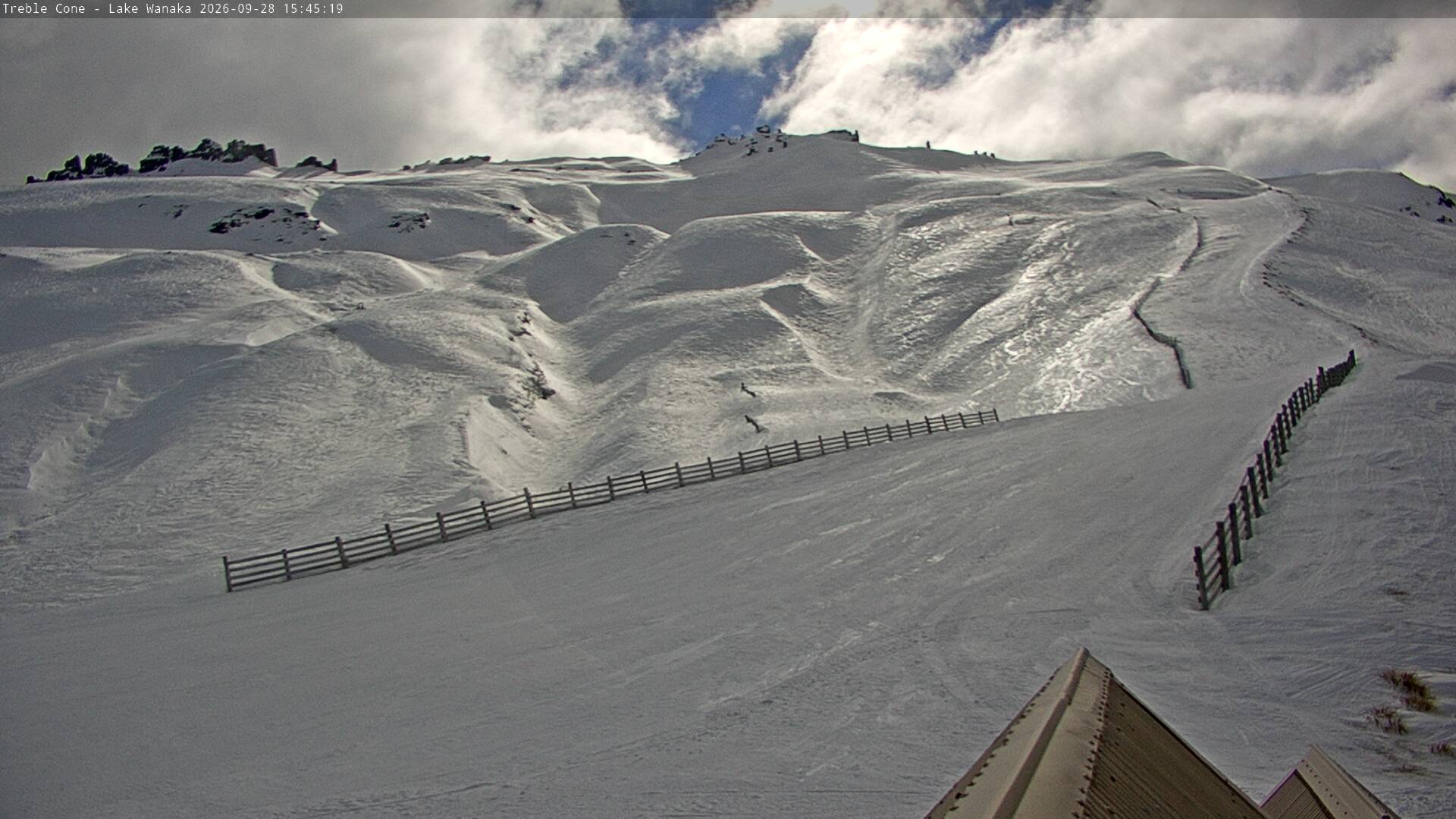 Treble Cone Saddle Basin snow cam captured at 28 September 2026 at 4:37 pm NZDT