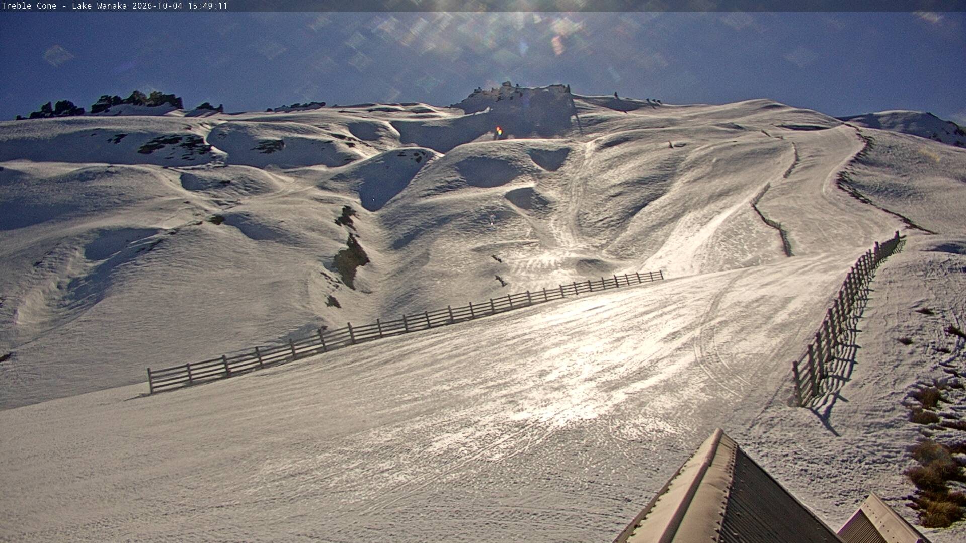 Treble Cone Saddle Basin snow cam captured at 4 October 2026 at 4:33 pm NZDT