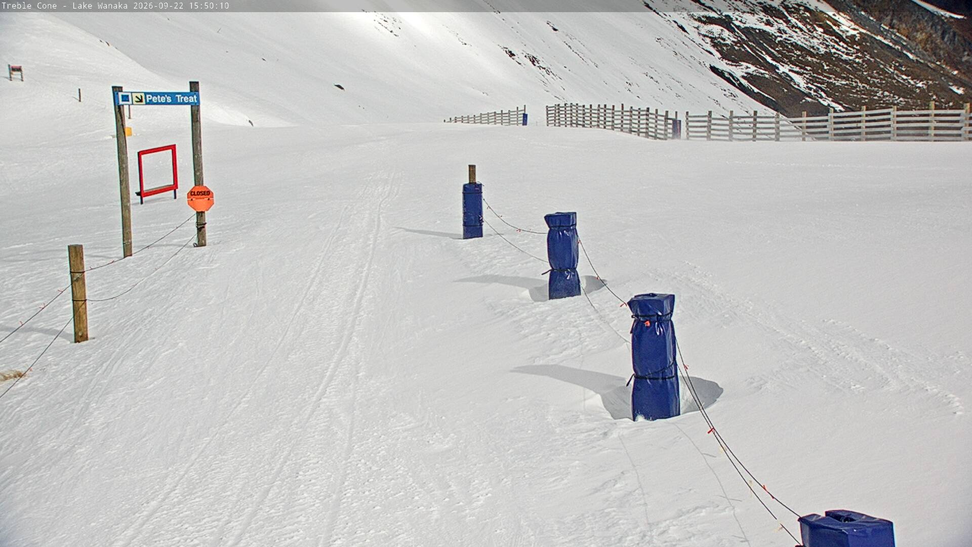 Treble Cone Saddle Gate snow cam captured at 22 September 2026 at 3:38 pm NZST