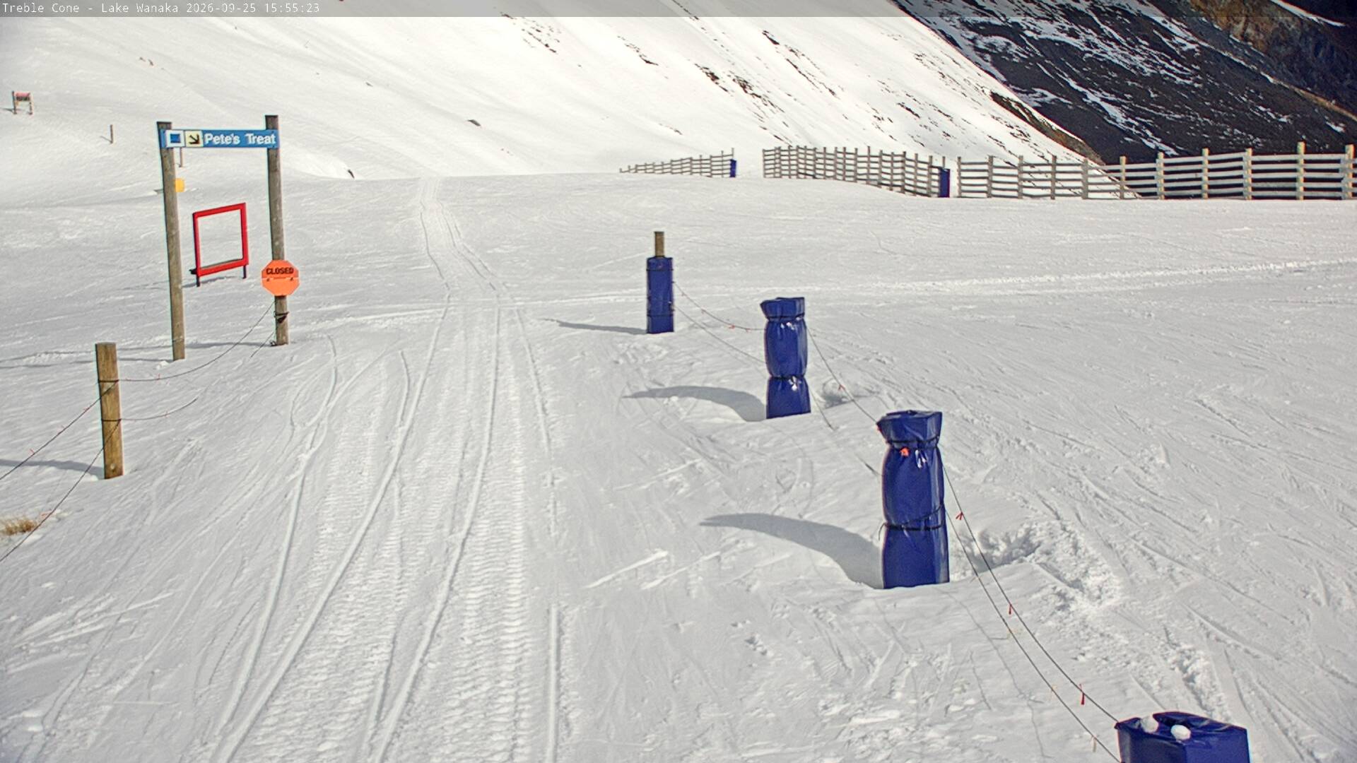 Treble Cone Saddle Gate snow cam captured at 25 September 2026 at 3:38 pm NZST
