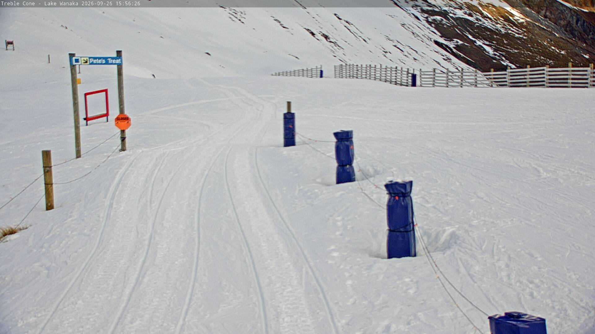 Treble Cone Saddle Gate snow cam captured at 26 September 2026 at 3:39 pm NZST