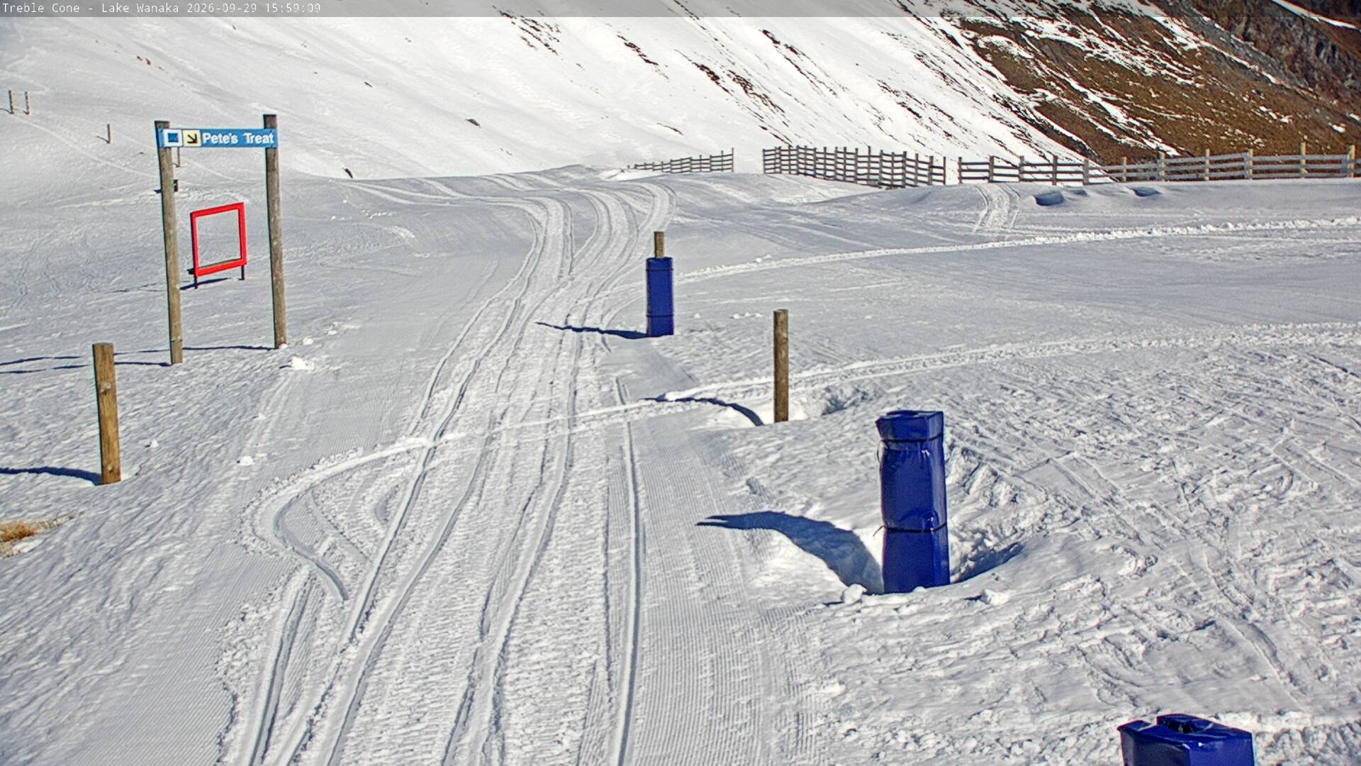 Treble Cone Saddle Gate snow cam captured at 29 September 2026 at 4:49 pm NZDT