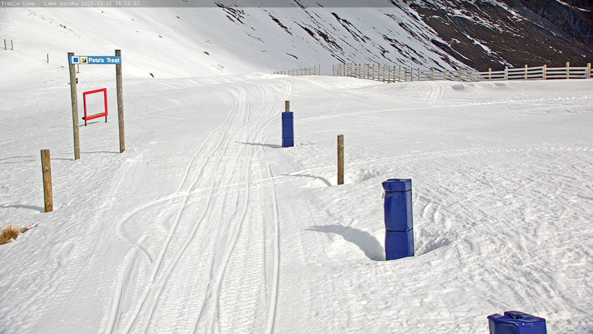 Treble Cone Saddle Gate snow cam captured at 1 October 2026 at 4:45 pm NZDT