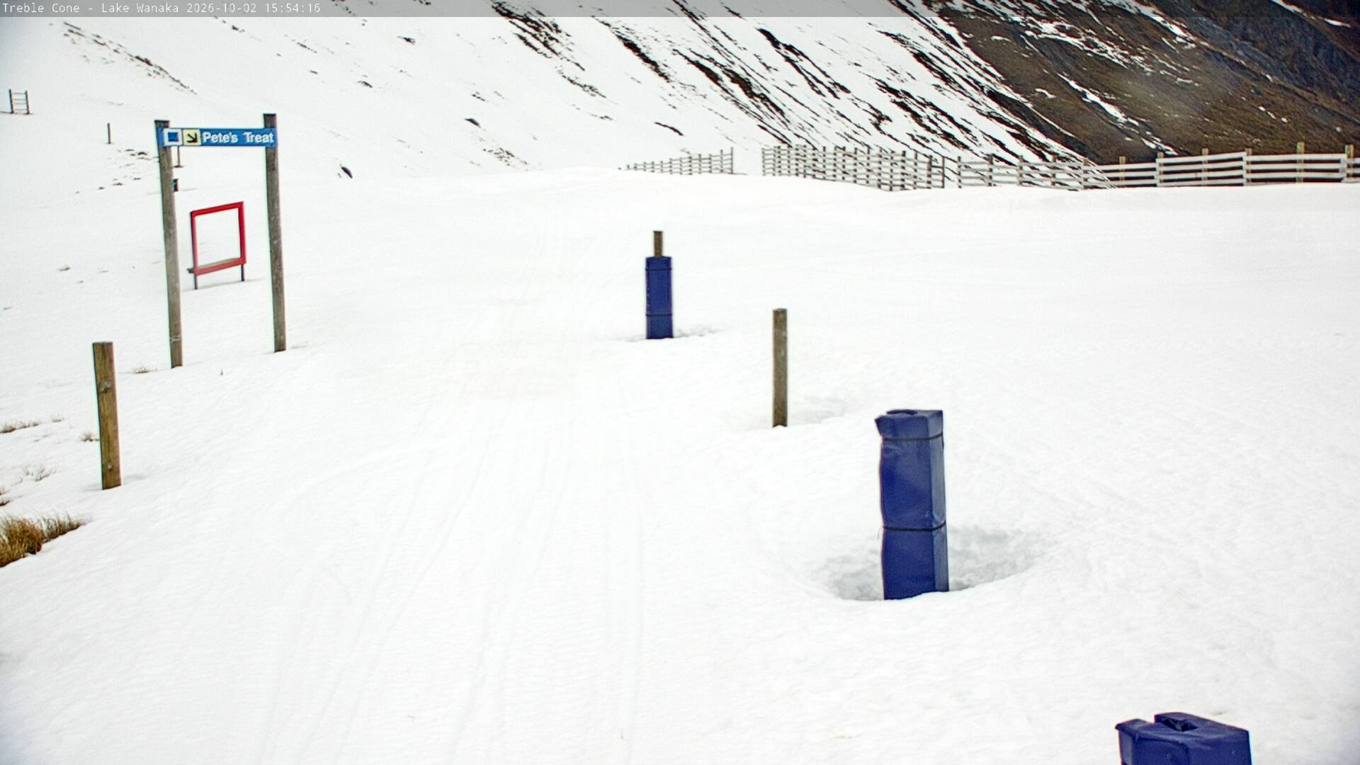 Treble Cone Saddle Gate snow cam captured at 2 October 2026 at 4:44 pm NZDT