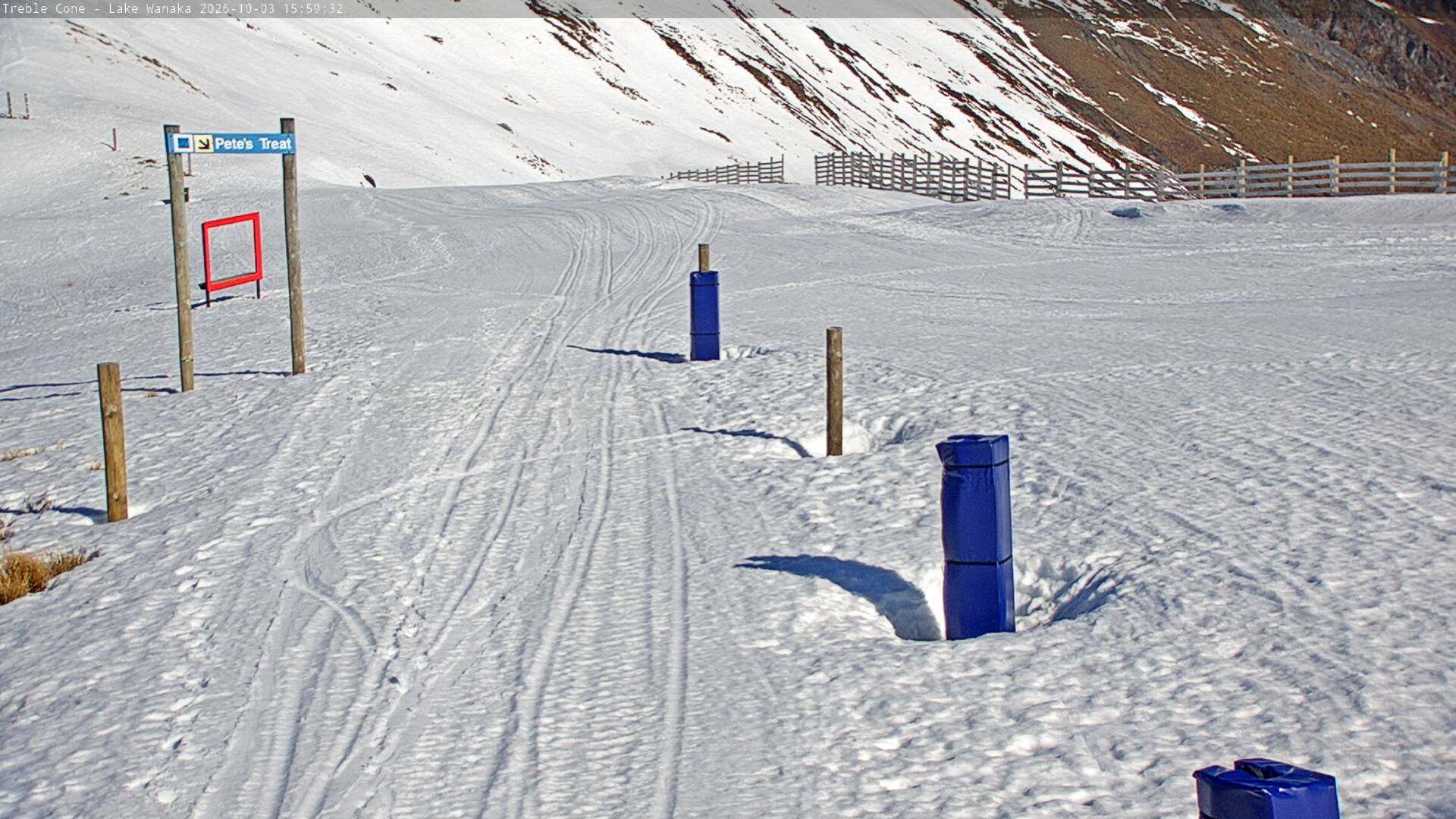 Treble Cone Saddle Gate snow cam captured at 3 October 2026 at 4:44 pm NZDT