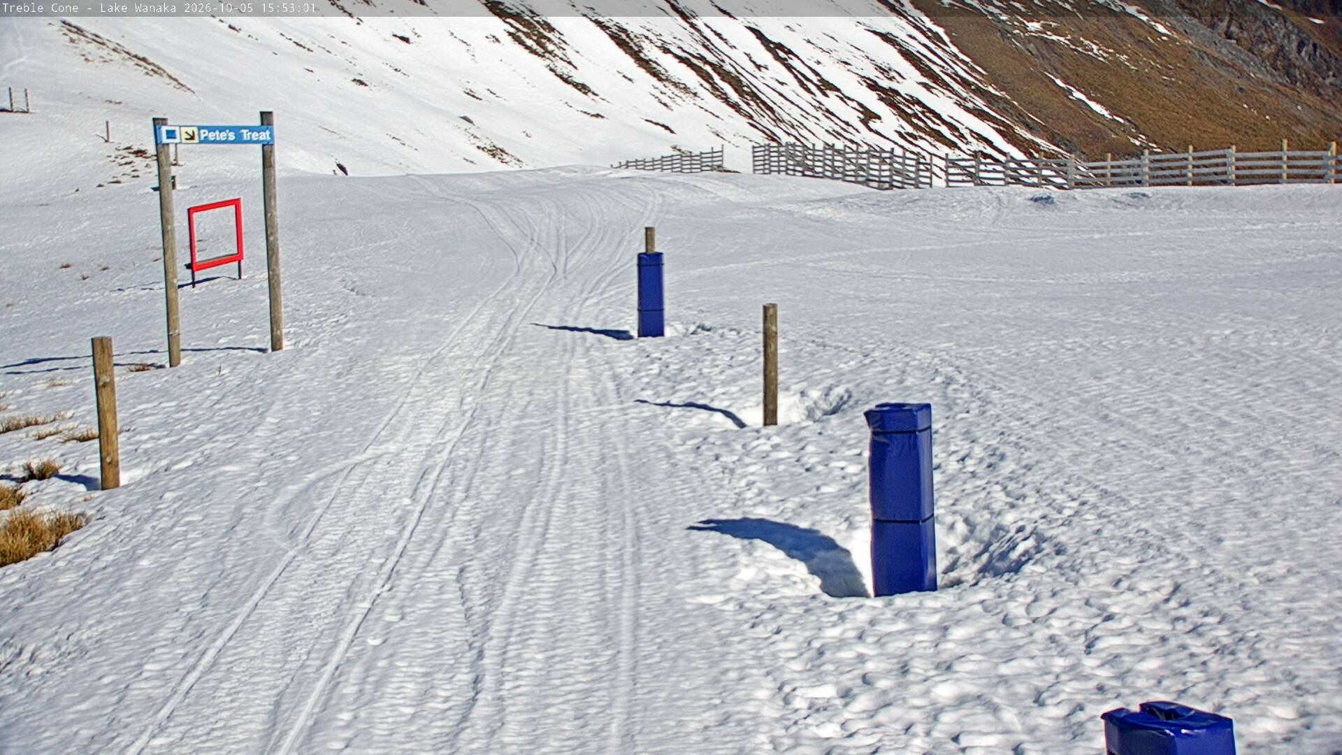 Treble Cone Saddle Gate snow cam captured at 5 October 2026 at 4:43 pm NZDT