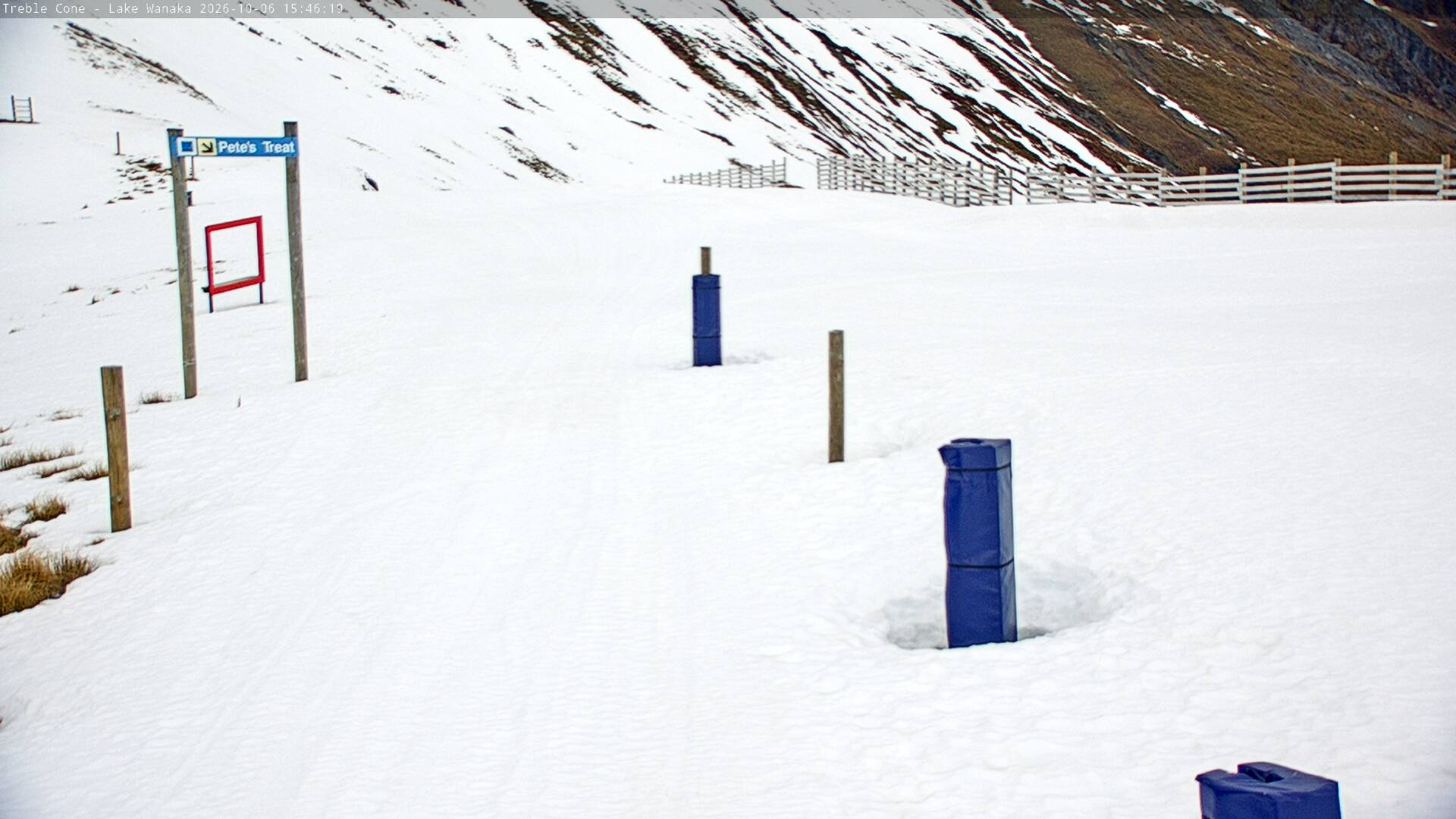 Treble Cone Saddle Gate snow cam captured at 6 October 2026 at 4:36 pm NZDT