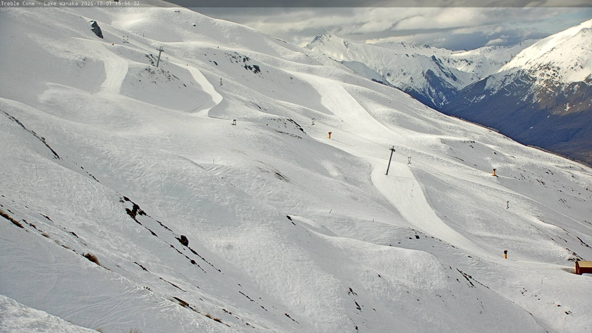 Treble Cone Home Basin Close-up snow cam captured at 1 October 2026 at 4:45 pm NZDT