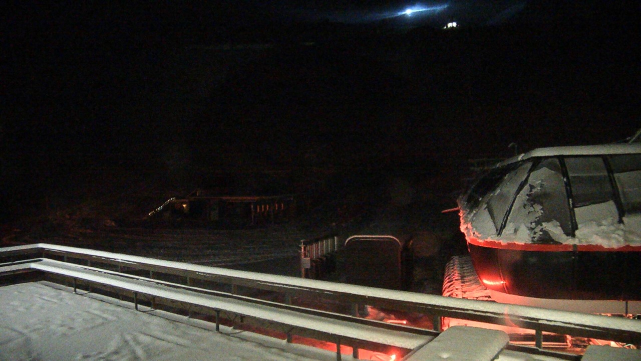 Mt Hutt Base Area snow cam captured at 6 September 2026 at 11:52 pm NZST