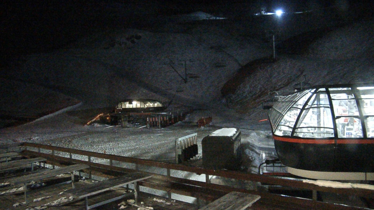 Mt Hutt Base Area snow cam captured at 17 September 2026 at 11:46 pm NZST