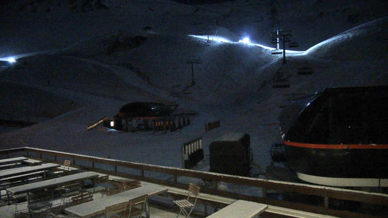 Mt Hutt Base Area snow cam captured at 25 September 2026 at 11:49 pm NZST