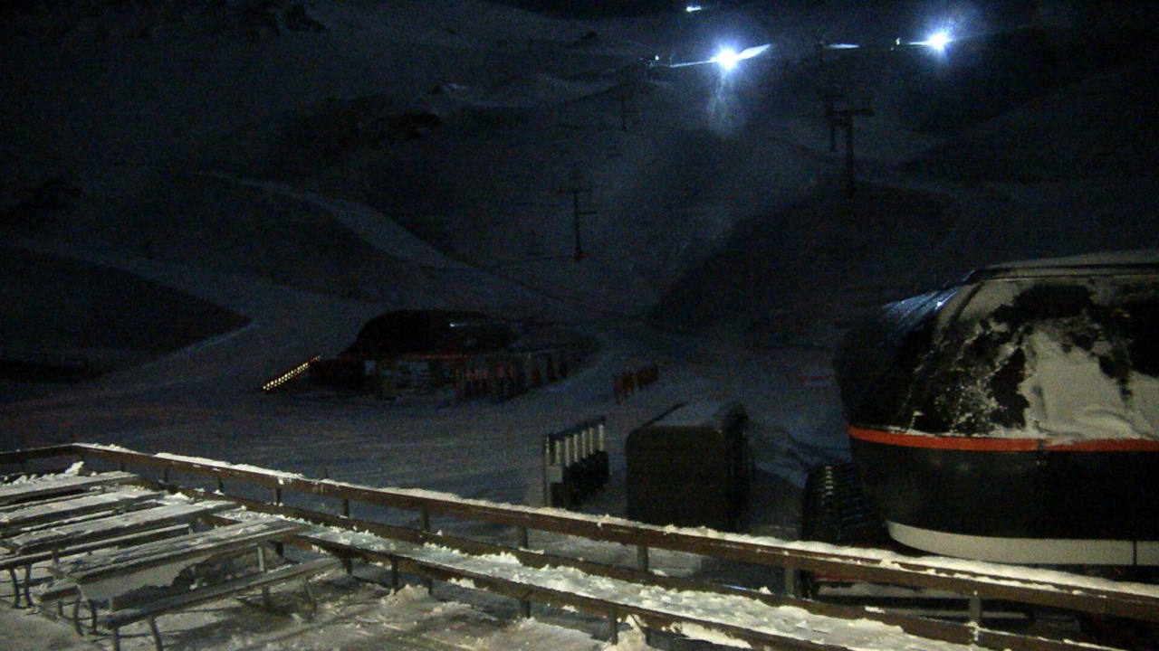 Mt Hutt Base Area snow cam captured at 27 September 2026 at 11:52 pm NZDT