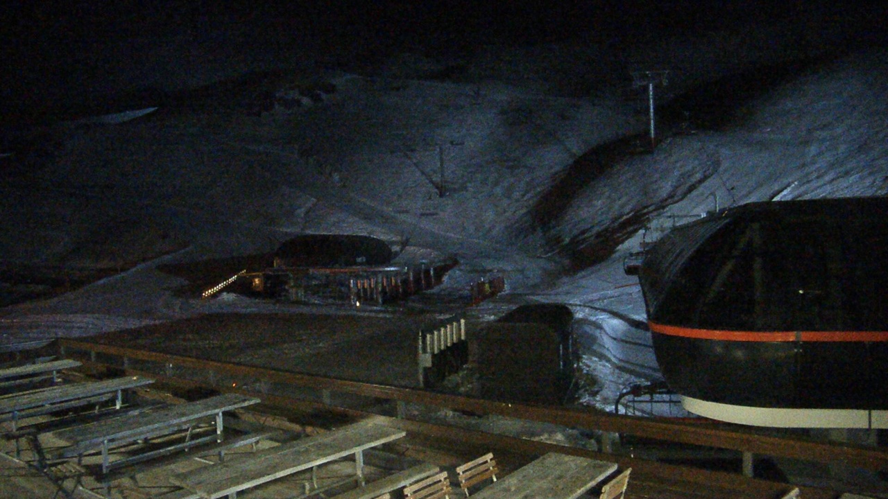 Mt Hutt Base Area snow cam captured at 30 September 2026 at 11:53 pm NZDT