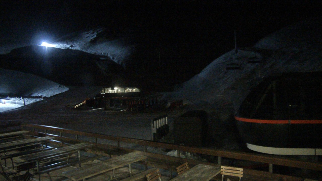 Mt Hutt Base Area snow cam captured at 4 October 2026 at 11:46 pm NZDT