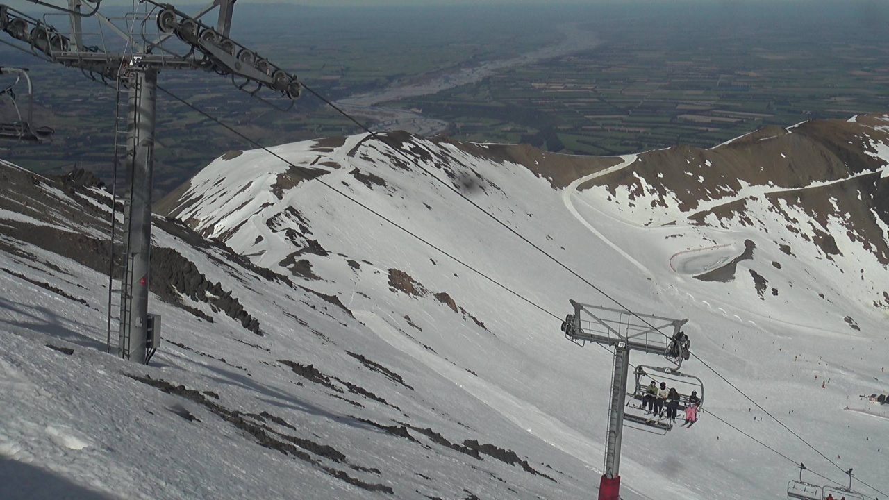 Mt Hutt Rakaia River snow cam captured at 6 October 2026 at 3:44 pm NZDT