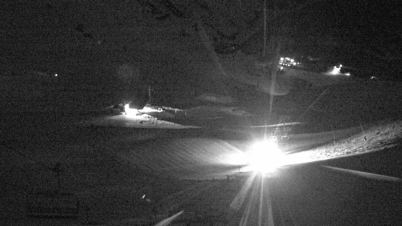 Mt Hutt Inner Basin snow cam captured at 26 September 2026 at 9:05 pm NZST
