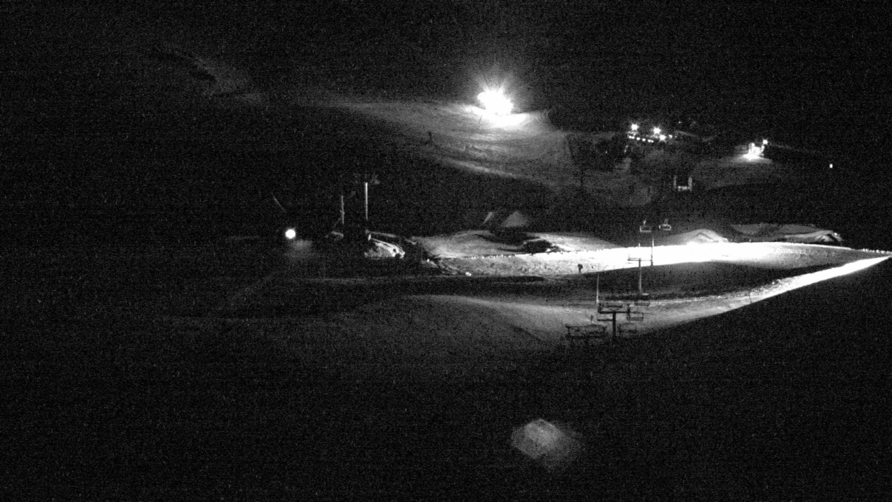 Mt Hutt Inner Basin snow cam captured at 1 October 2026 at 9:03 pm NZDT