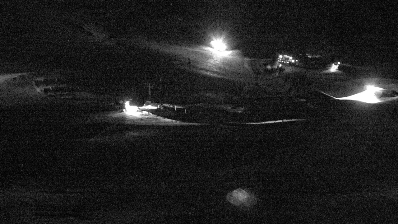 Mt Hutt Inner Basin snow cam captured at 2 October 2026 at 9:07 pm NZDT