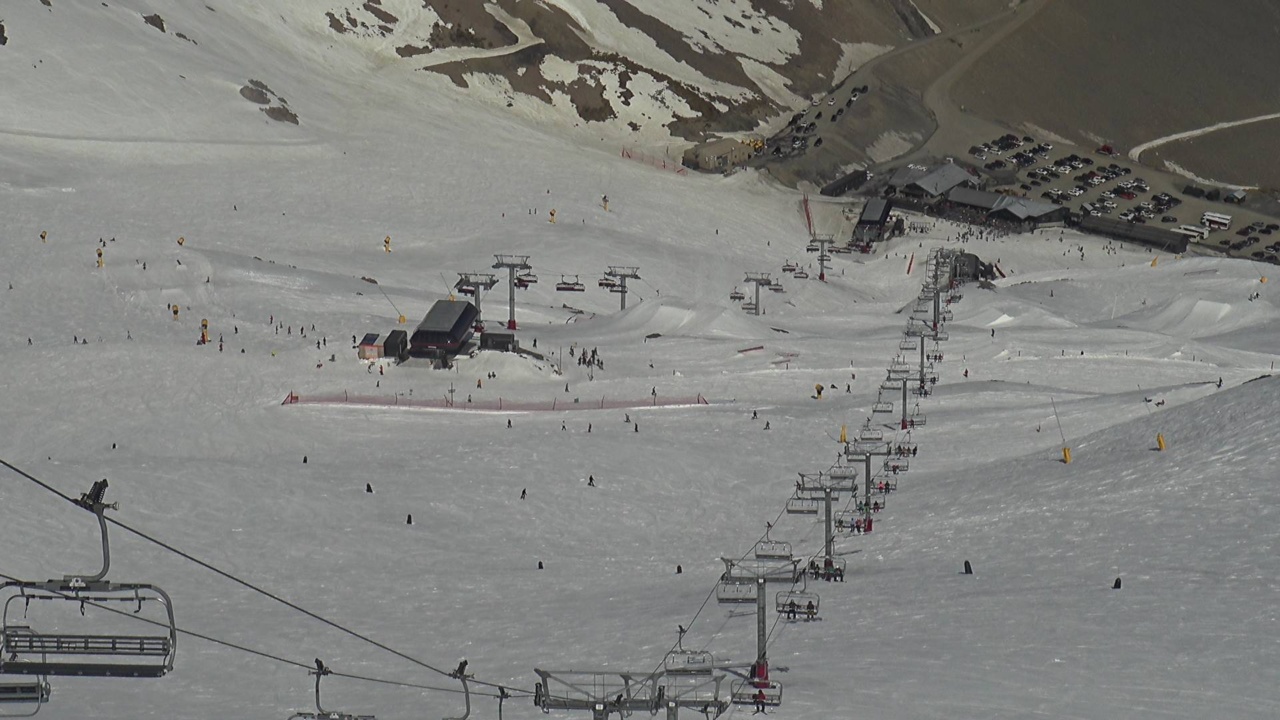 Mt Hutt Inner Basin snow cam captured at 6 October 2026 at 3:33 pm NZDT