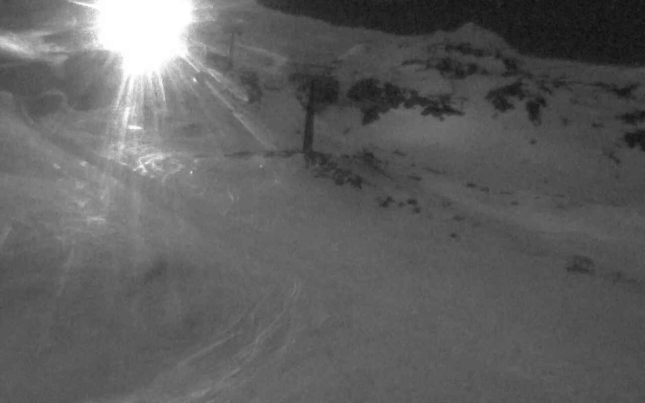 Tūroa The Giant snow cam captured at 21 September 2026 at 11:57 pm NZST