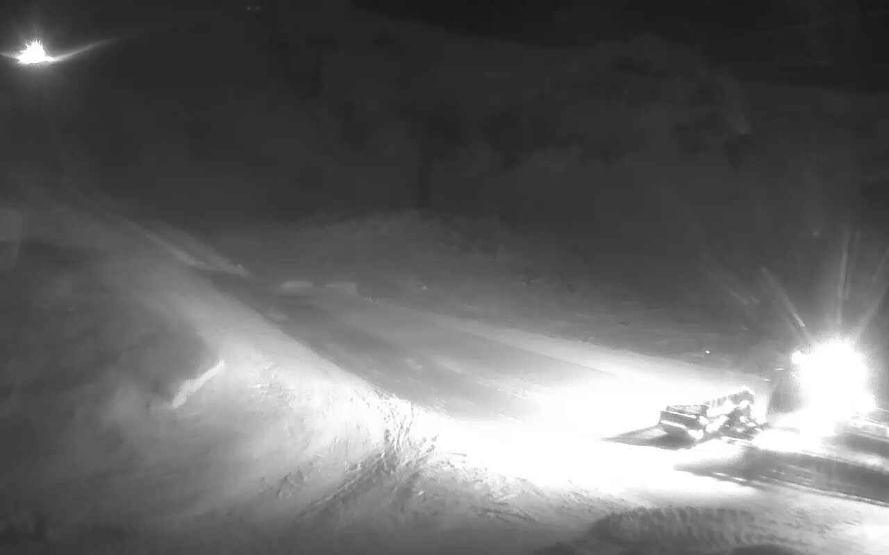 Tūroa The Giant snow cam captured at 24 September 2026 at 11:56 pm NZST
