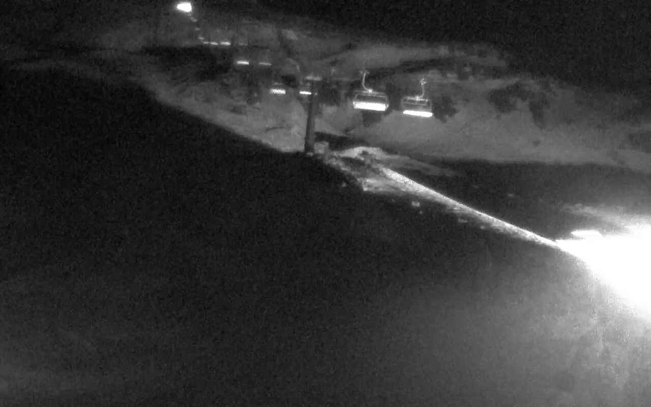 Tūroa The Giant snow cam captured at 5 October 2026 at 11:59 pm NZDT