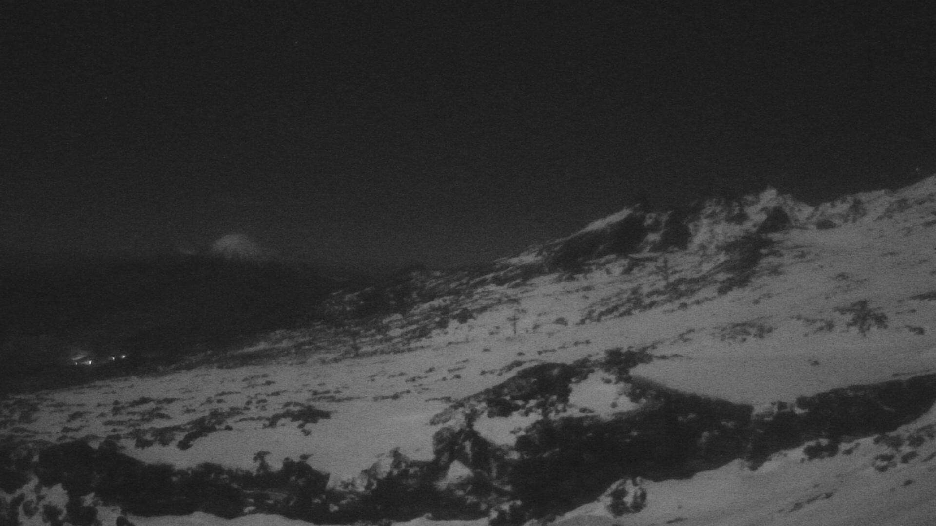 Whakapapa Far West T-Bar snow cam captured at 23 September 2026 at 11:47 pm NZST