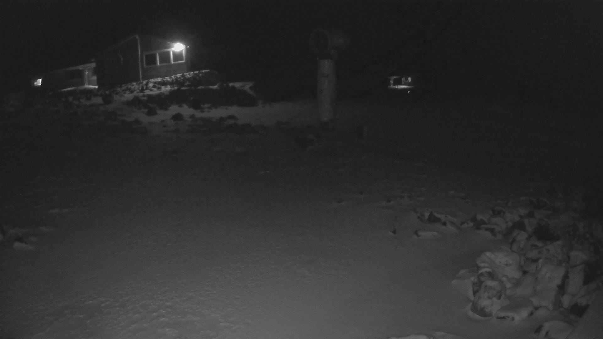 Whakapapa Hut Flat snow cam captured at 7 September 2026 at 11:48 pm NZST