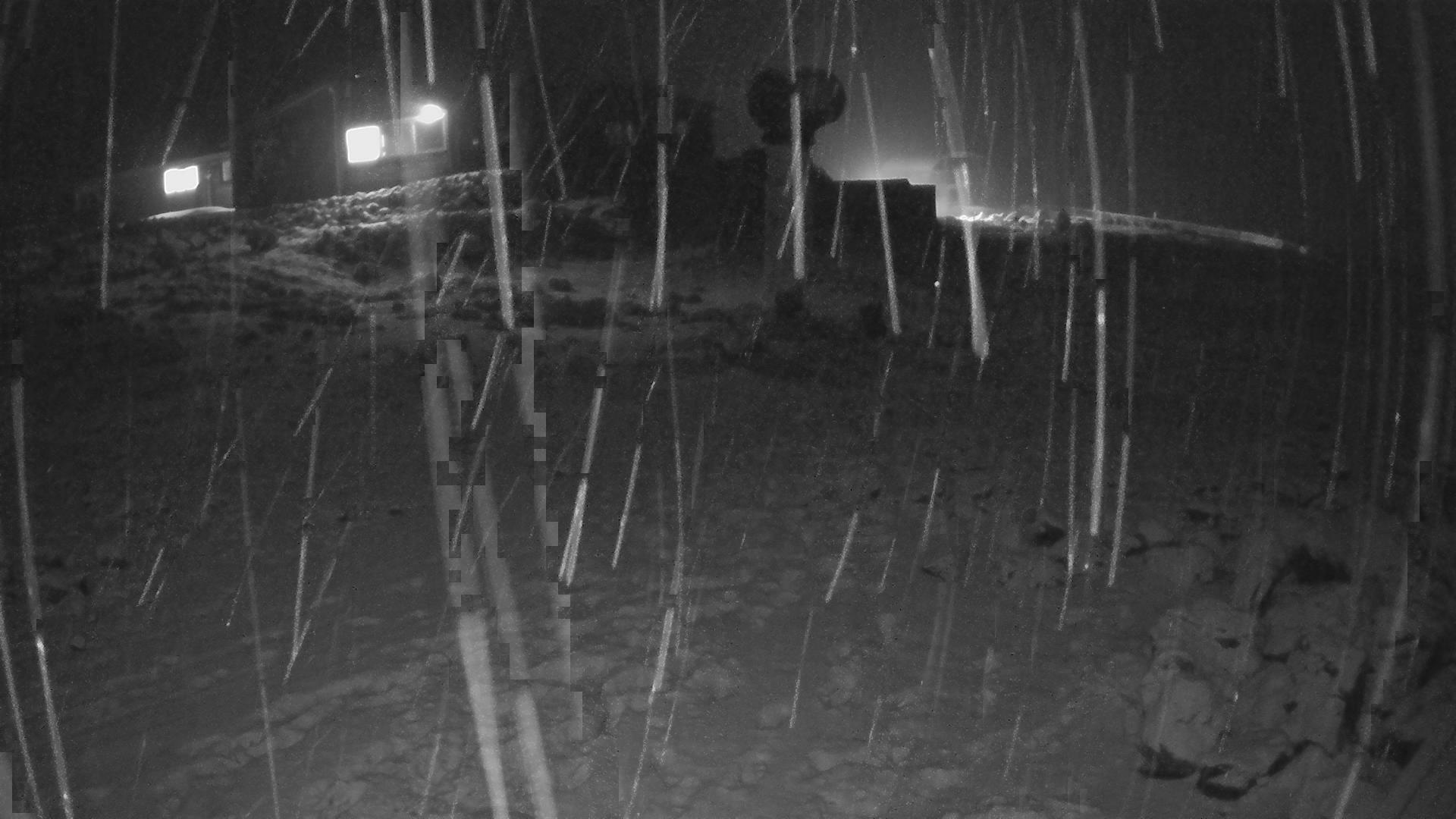Whakapapa Hut Flat snow cam captured at 10 September 2026 at 11:48 pm NZST