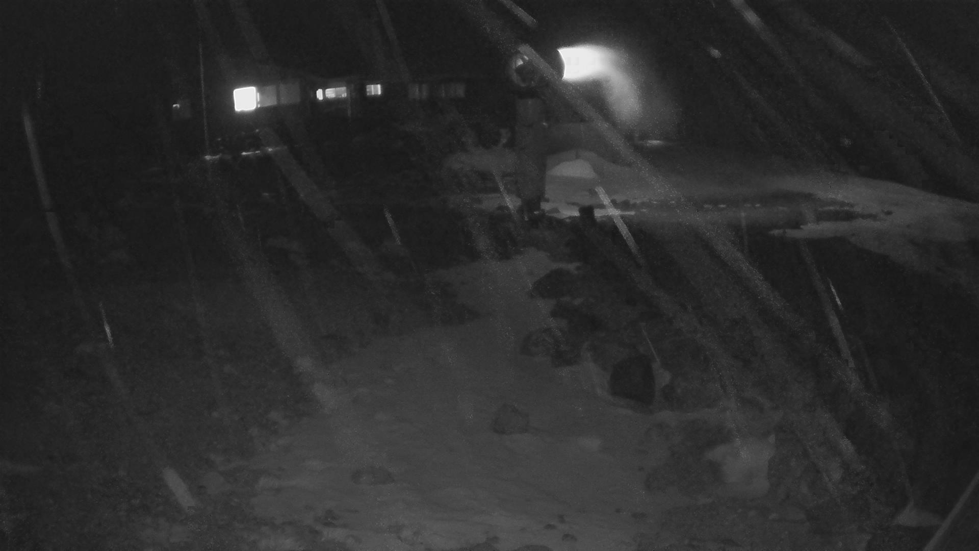 Whakapapa Hut Flat snow cam captured at 22 September 2026 at 11:46 pm NZST