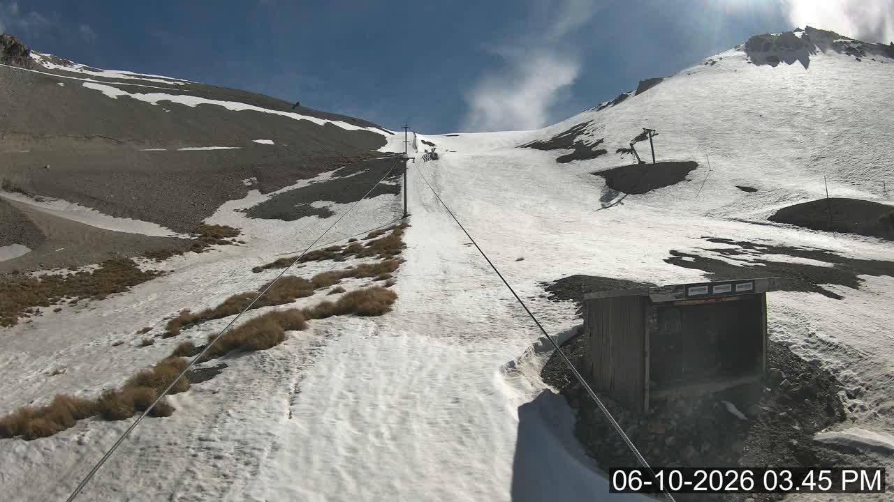 Porters Sundance snow cam captured at 6 October 2026 at 3:50 pm NZDT