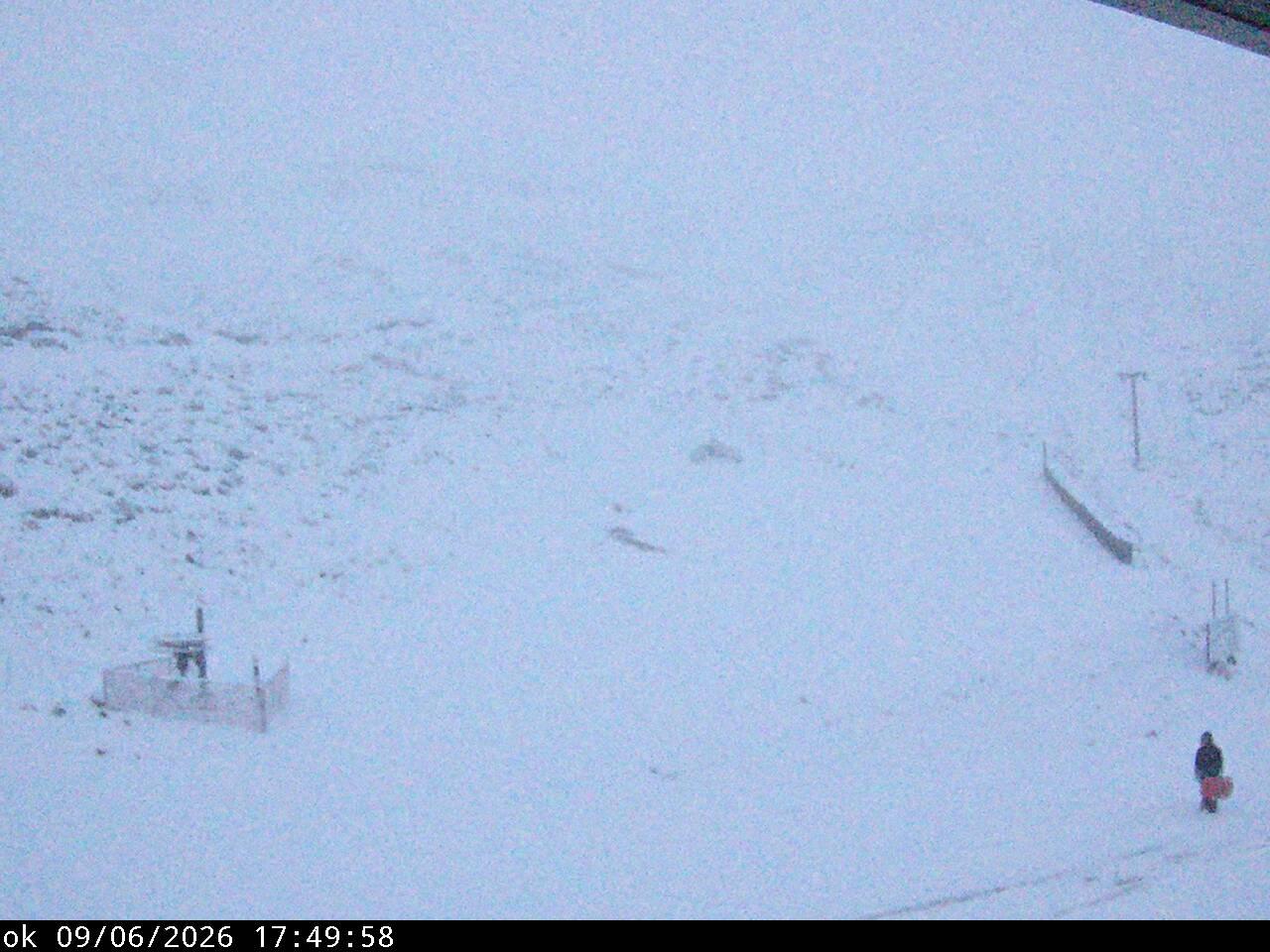 Mt Cheeseman Learners snow cam captured at 6 September 2026 at 9:45 pm NZST