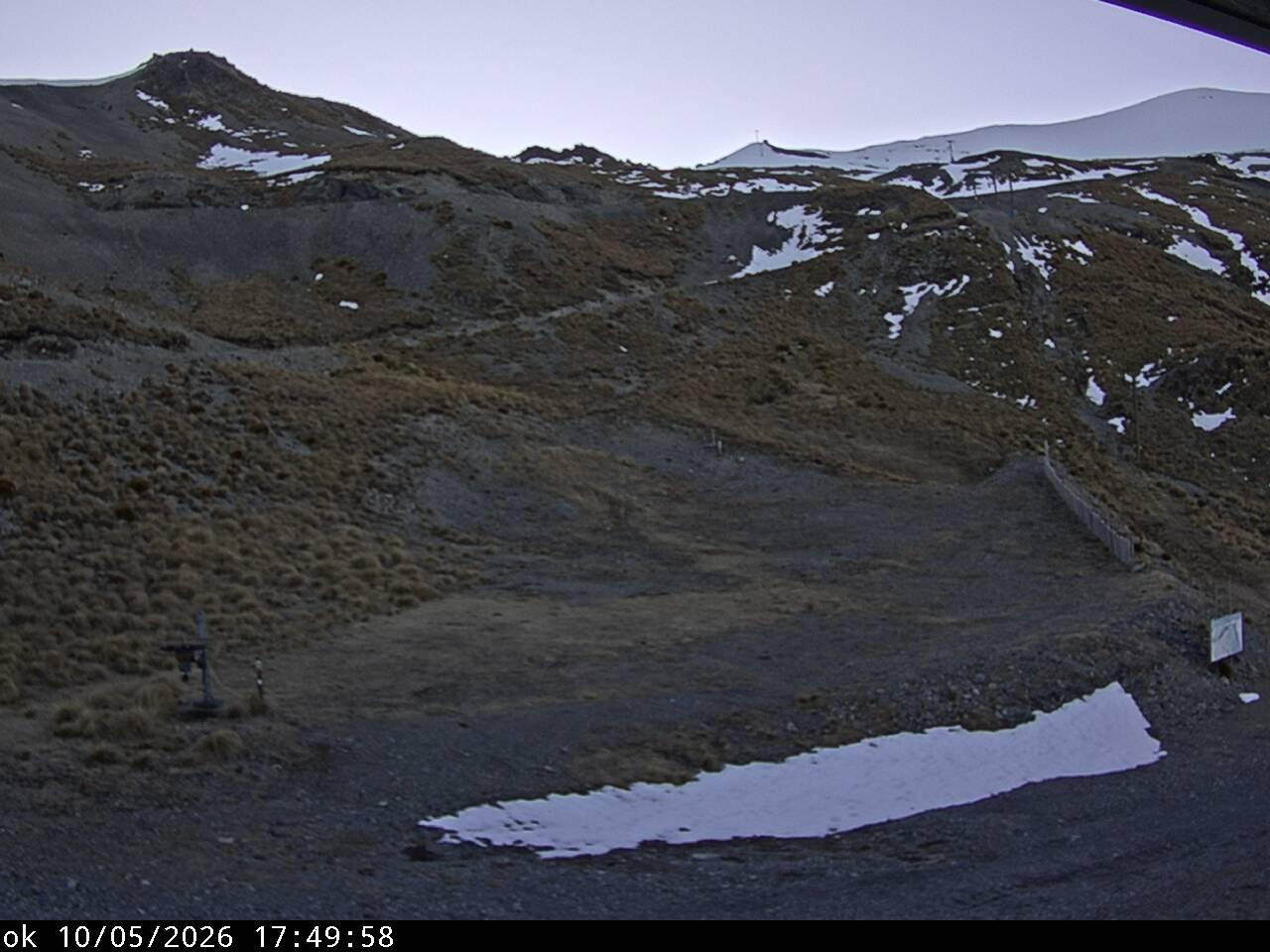 Mt Cheeseman Learners snow cam captured at 5 October 2026 at 6:47 pm NZDT