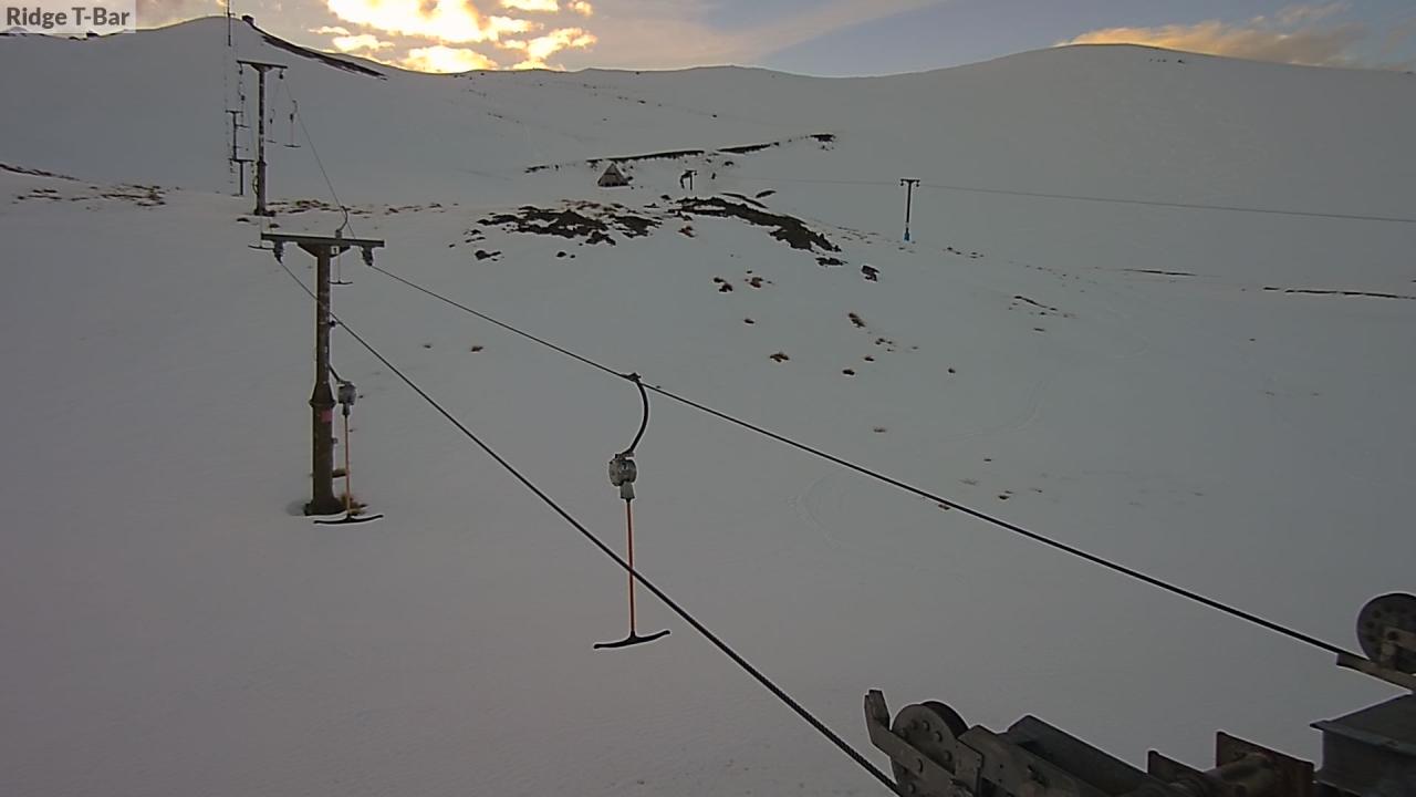Mt Cheeseman Ridge T-Bar snow cam captured at 1 October 2026 at 7:06 pm NZDT