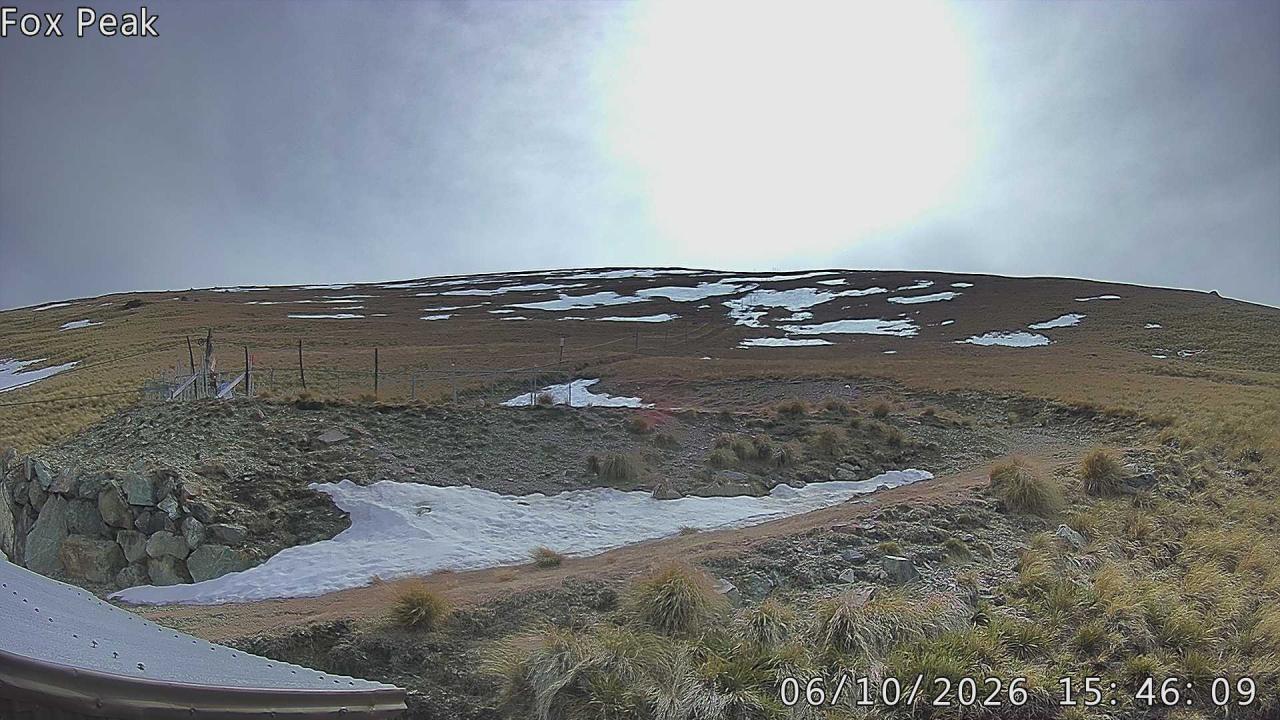 Fox Peak Shirt Front snow cam captured at 6 October 2026 at 3:47 pm NZDT