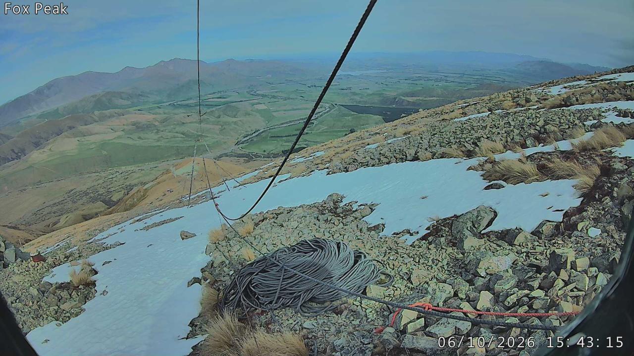 Fox Peak Apex South East snow cam captured at 6 October 2026 at 3:47 pm NZDT