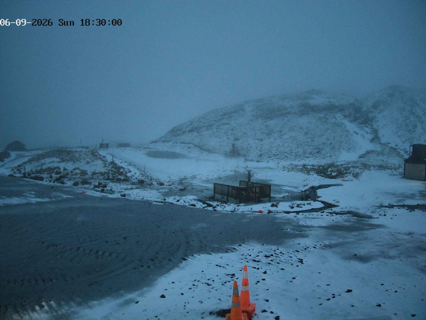 Rainbow Learners Slope snow cam captured at 6 September 2026 at 9:45 pm NZST