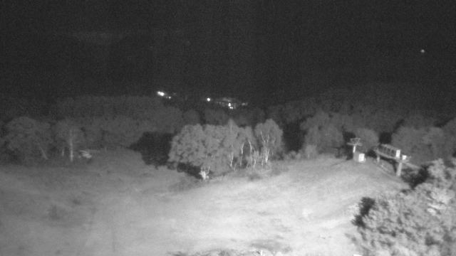 Minakami Kogen No. 3 Romance Lift · Okkirikomi and Sled Ride Courses snow cam captured at 3 October 2026 at 11:35 pm GMT+9