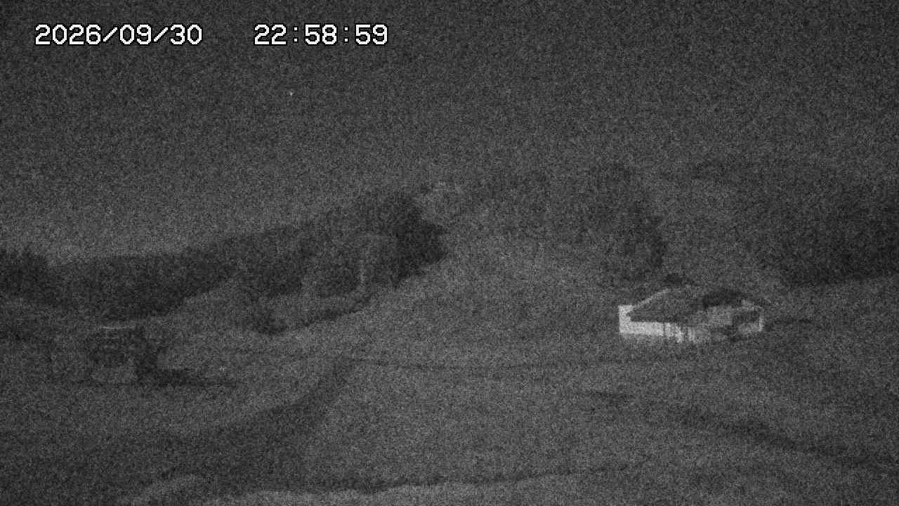 Gala Yuzawa North Area · Broadway Course snow cam captured at 30 September 2026 at 11:32 pm GMT+9