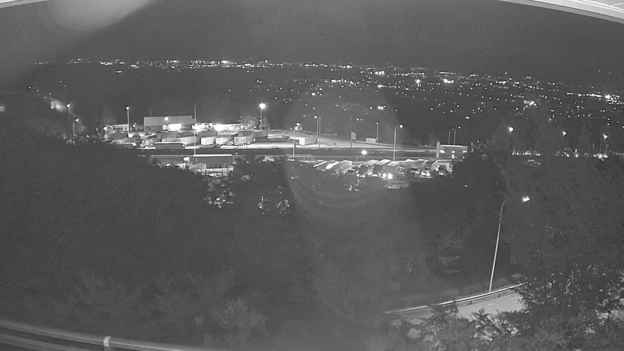 Parada View from South Parada snow cam captured at 2 October 2026 at 10:48 pm GMT+9
