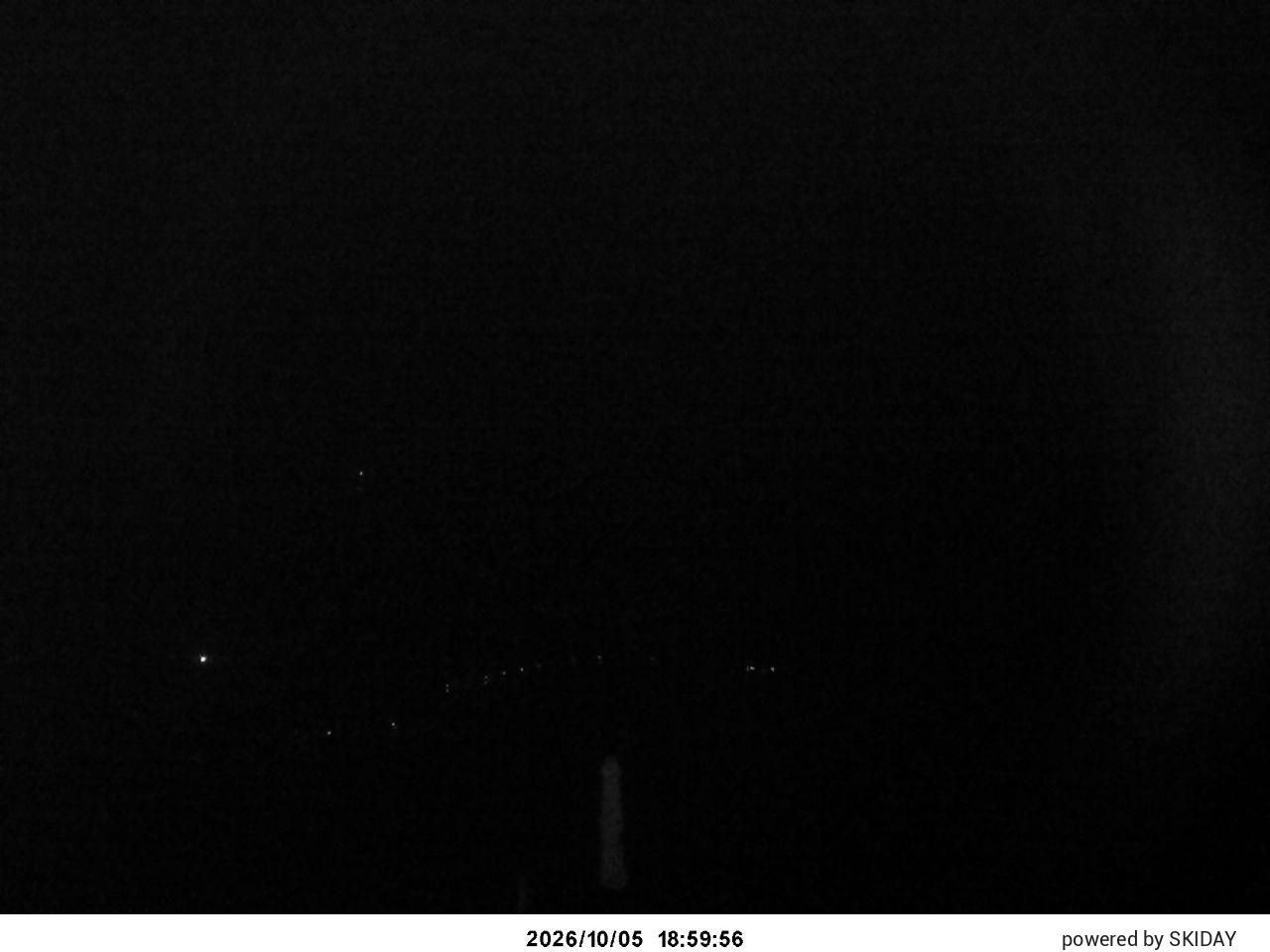 Shirakaba Kokusai Lower Main Course snow cam captured at 5 October 2026 at 7:38 pm GMT+9