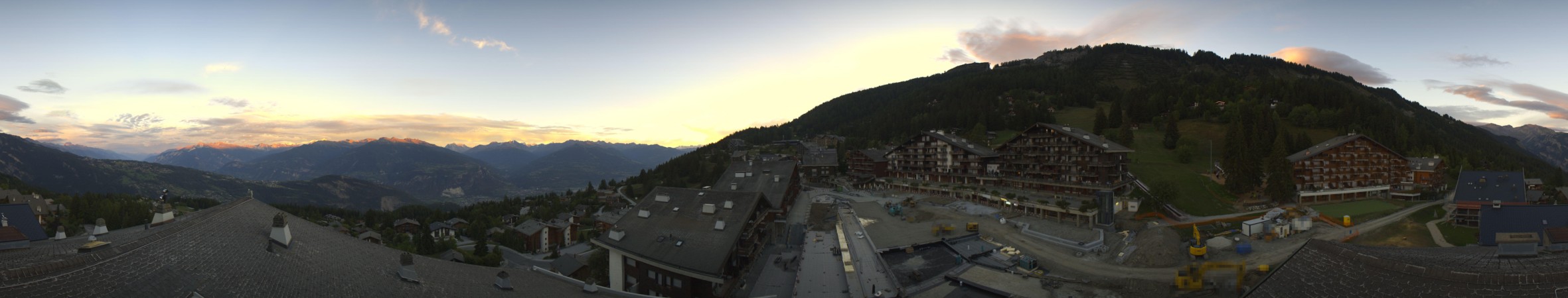Anzère Tourisme Anzère - Village snow cam captured at 13 September 2026 at 7:48 pm GMT+2