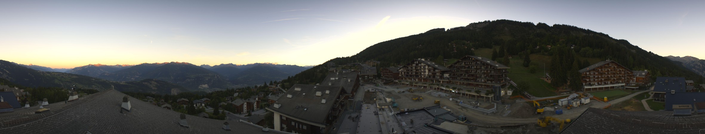 Anzère Tourisme Anzère - Village snow cam captured at 14 September 2026 at 8:02 pm GMT+2
