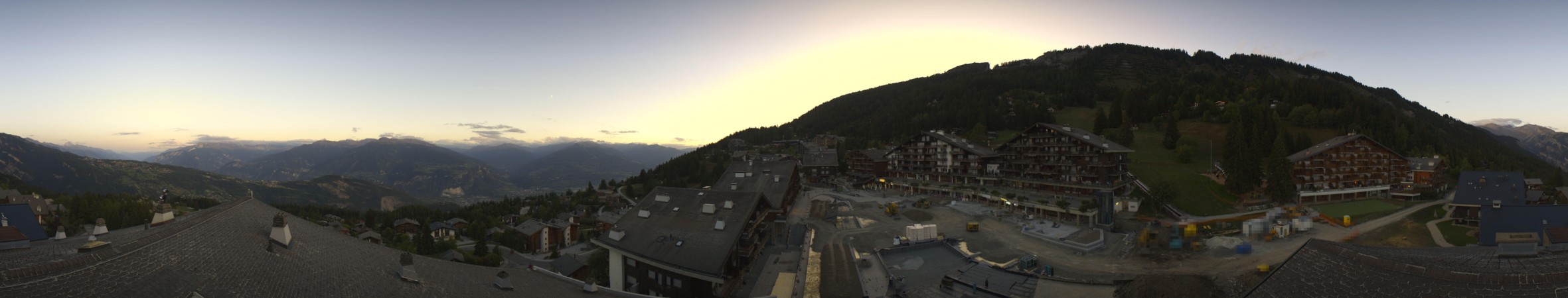 Anzère Tourisme Anzère - Village snow cam captured at 18 September 2026 at 7:46 pm GMT+2