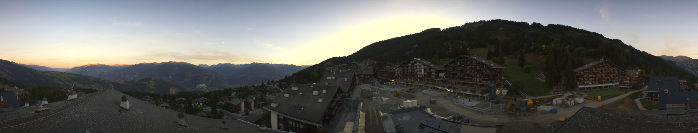 Anzère Tourisme Anzère - Village snow cam captured at 19 September 2026 at 7:41 pm GMT+2